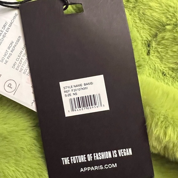 Apparis faux fur scarf in kiwi green Soft cozy winter
NWT - Picture 9 of 10